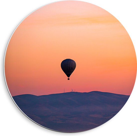 PVC Schuimplaat Muurcirkel - Heteluchtballon boven Berg tijdens Zonsondergang in Turkije - 40x40 cm Foto op Muurcirkel (met ophangsysteem)
