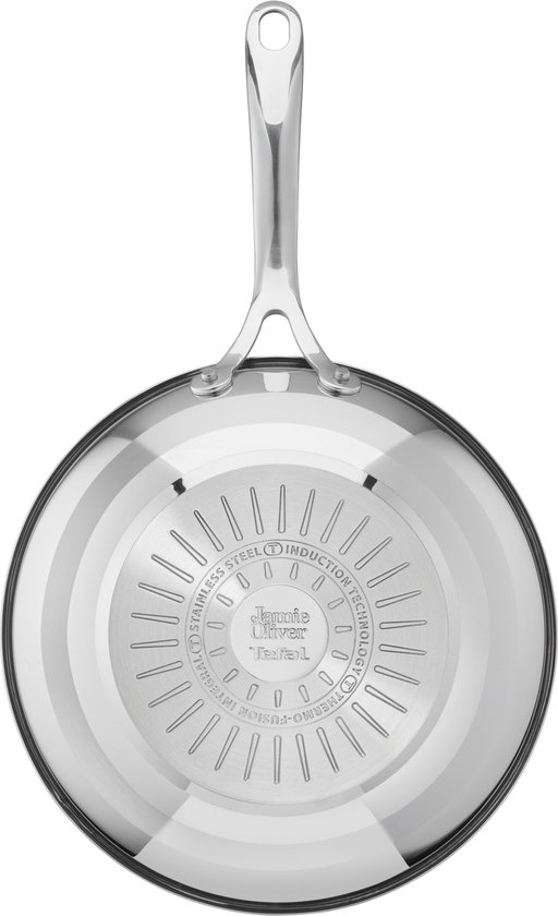 Onderkant van een zilveren wokpan van Jamie Oliver by Tefal met inductie logo en teksten.