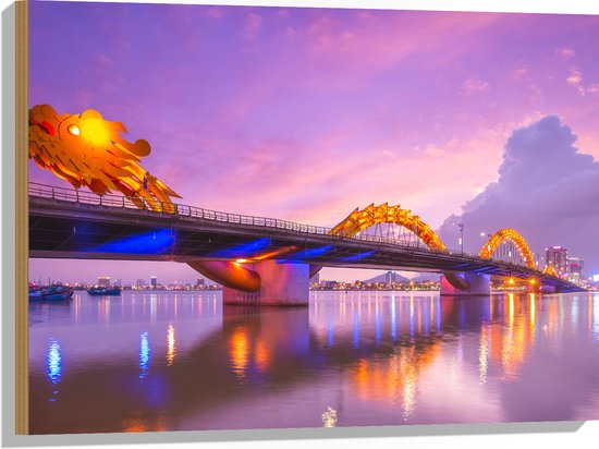 Hout - Paarse Lucht boven Verlichte Dragon brug in Da Nang, Vietnam - 80x60 cm - 9 mm dik - Foto op Hout (Met Ophangsysteem)