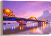 Hout - Paarse Lucht boven Verlichte Dragon brug in Da Nang, Vietnam - 75x50 cm - 9 mm dik - Foto op Hout (Met Ophangsysteem)