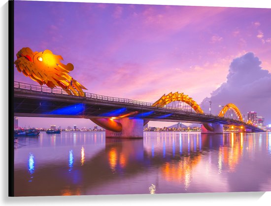 Canvas - Paarse Lucht boven Verlichte Dragon brug in Da Nang, Vietnam - 100x75 cm Foto op Canvas Schilderij (Wanddecoratie op Canvas)