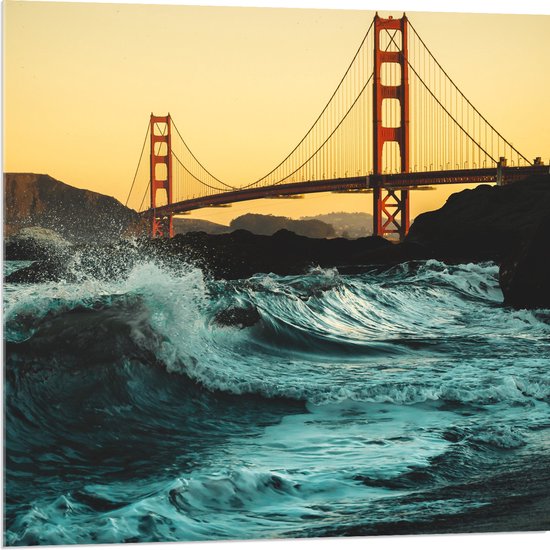 WallClassics - Acrylglas - Wilde Zee bij Golden Gate Bridge in San Francisco - 80x80 cm Foto op Acrylglas (Wanddecoratie op Acrylaat)