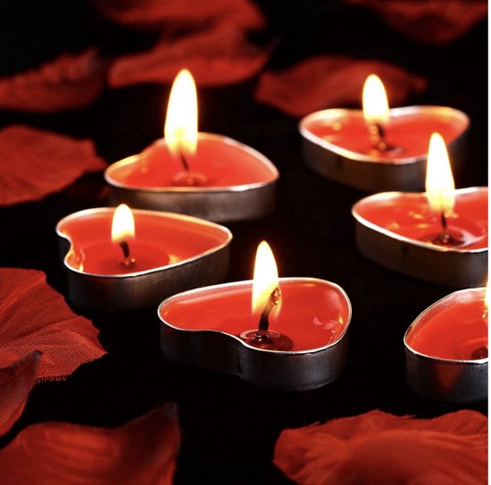 Rode hartjes theelichtjes / kaarsjes met theelichthouder 13 cm - Huwelijk - Bruiloft - Valentijn - Waxinelichtjes hart