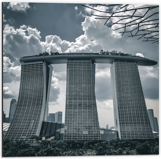 WallClassics - Dibond - Marina Bay Sands Hotel - Singapore - 50x50 cm Foto op Aluminium (Met Ophangsysteem)