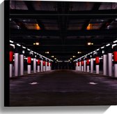 WallClassics - Canvas - Lege parkeergarage - 40x40 cm Foto op Canvas Schilderij (Wanddecoratie op Canvas)