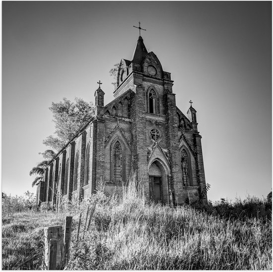 WallClassics - Poster Glanzend – Kathedraal op het Platteland - 50x50 cm Foto op Posterpapier met Glanzende Afwerking