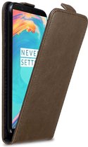 Cadorabo Hoesje geschikt voor OnePlus 5T in KOFFIE BRUIN - Beschermhoes in flip design Case Cover met magnetische sluiting