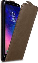 Cadorabo Hoesje geschikt voor Samsung Galaxy A6 PLUS 2018 in KOFFIE BRUIN - Beschermhoes in flip design Case Cover met magnetische sluiting