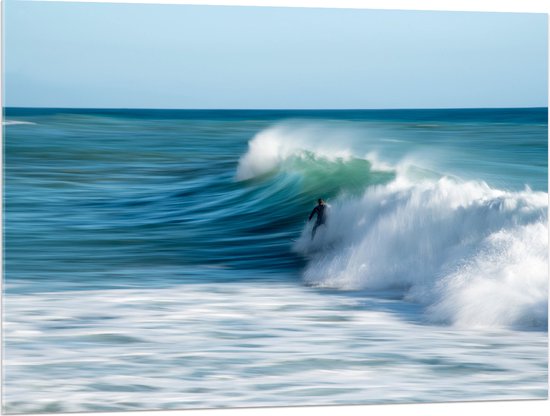WallClassics - Acrylglas - Surfer over Razende Golven op Zee - 100x75 cm Foto op Acrylglas (Wanddecoratie op Acrylaat)