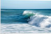 WallClassics - Acrylglas - Surfer over Razende Golven op Zee - 60x40 cm Foto op Acrylglas (Met Ophangsysteem)
