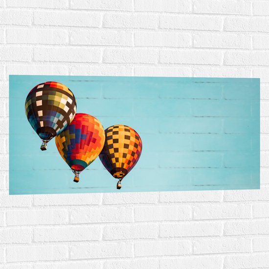 WallClassics - Muursticker - Gekleurde Luchtballonnen in de Lucht - 100x50 cm Foto op Muursticker