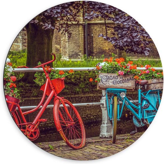WallClassics - Cercle Mural Dibond - Vélo Rouge et Bleu avec Fleurs à Clôture Blanche pour le Canal - Photo 60x60 cm sur Cercle Mural Aluminium (avec système d'accrochage)