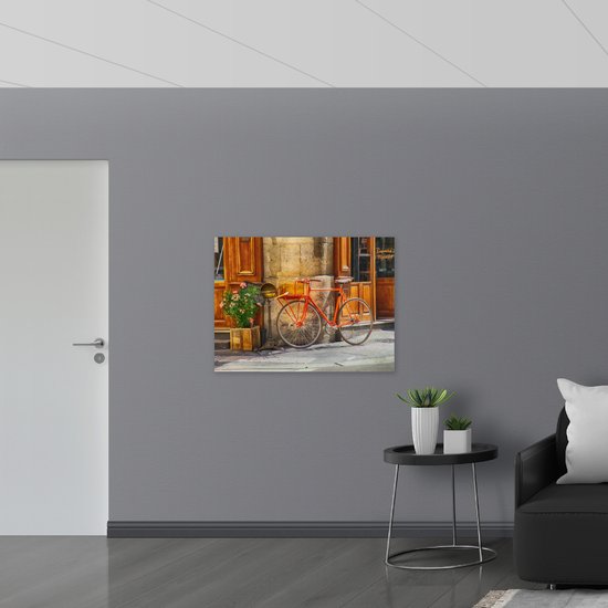 WallClassics - Canvas - Oranje Fiets voor Café - 100x75 cm Foto op Canvas Schilderij (Wanddecoratie op Canvas)