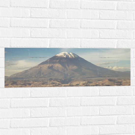 Muursticker - Dorpje aan de Rand van Rustige Vulkaan - 90x30 cm Foto op Muursticker