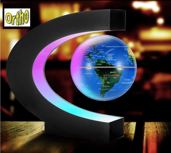 Support noir en forme de C avec un globe flottant montrant l'Amérique du Nord et du Sud. Avec éclairage LED violet et bleu.