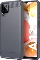 Cadorabo Hoesje geschikt voor Samsung Galaxy A12 / M12 in BRUSHED GRIJS - Beschermhoes van flexibel TPU siliconen in roestvrij staal-carbonvezel look Case Cover