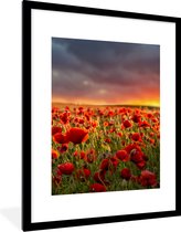 Cadre photo avec affiche - Coucher de soleil sur un champ plein de coquelicots - 60x80 cm - Cadre pour affiche