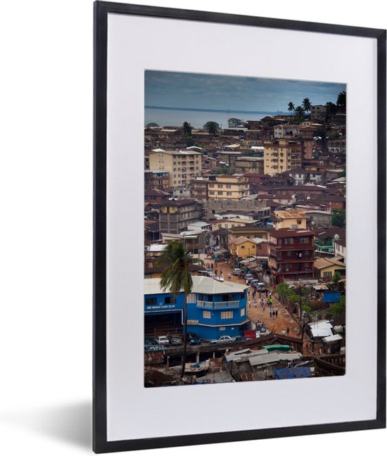 Fotolijst incl. Poster - Uitzicht van Freetown in Sierra Leone vanaf het Aberdeen Hill District - 30x40 cm - Posterlijst