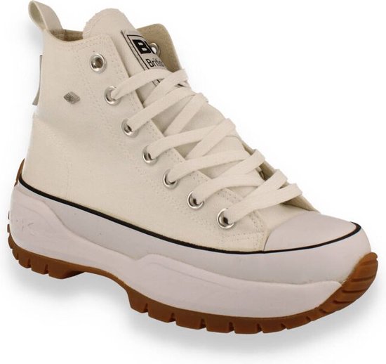 Crèmehoge canvas sneaker met veters, dikke witte zool en bruine profielzool.