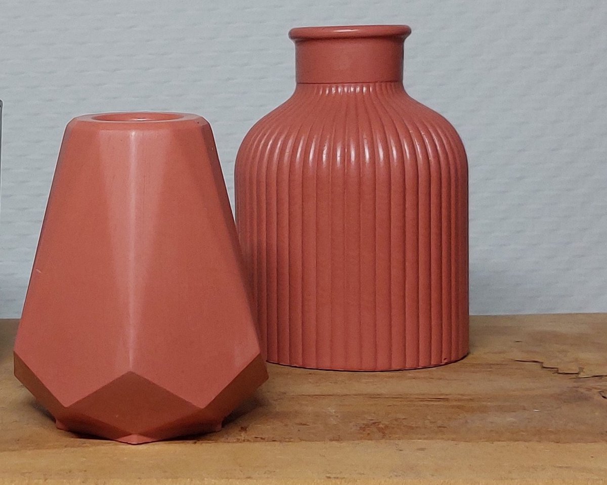 Een grote terra cotta vaas. – N.V. Veilinghuis