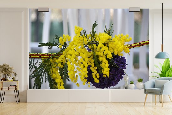 Papier peint vinyle - Un bouquet jaune de fleurs de mimosa largeur 450 cm x hauteur 300 cm - Tirage photo sur papier peint (disponible en 7 tailles)