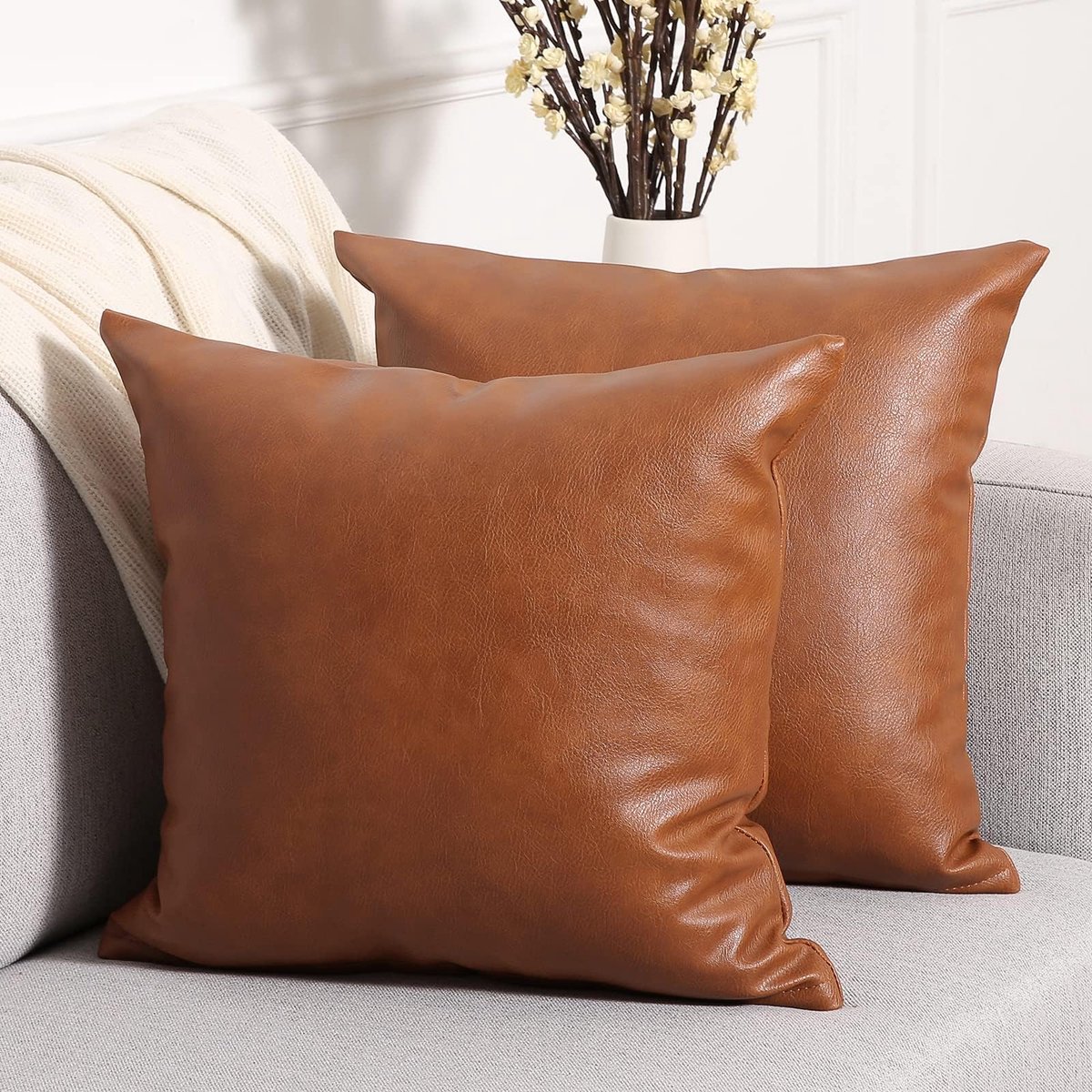 Set van 2 decoratieve kussenslopen van kunstleer, moderne effen kussenslopen voor buiten, luxe kussenslopen voor bank en slaapbank, 55 x 55 cm, bruin