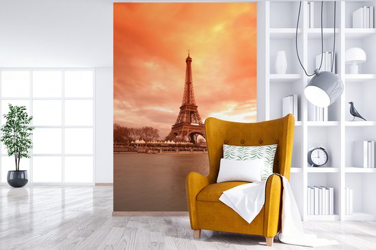 Behang - Fotobehang Eiffeltoren - Parijs - Lucht - Breedte 170 cm x hoogte 260 cm