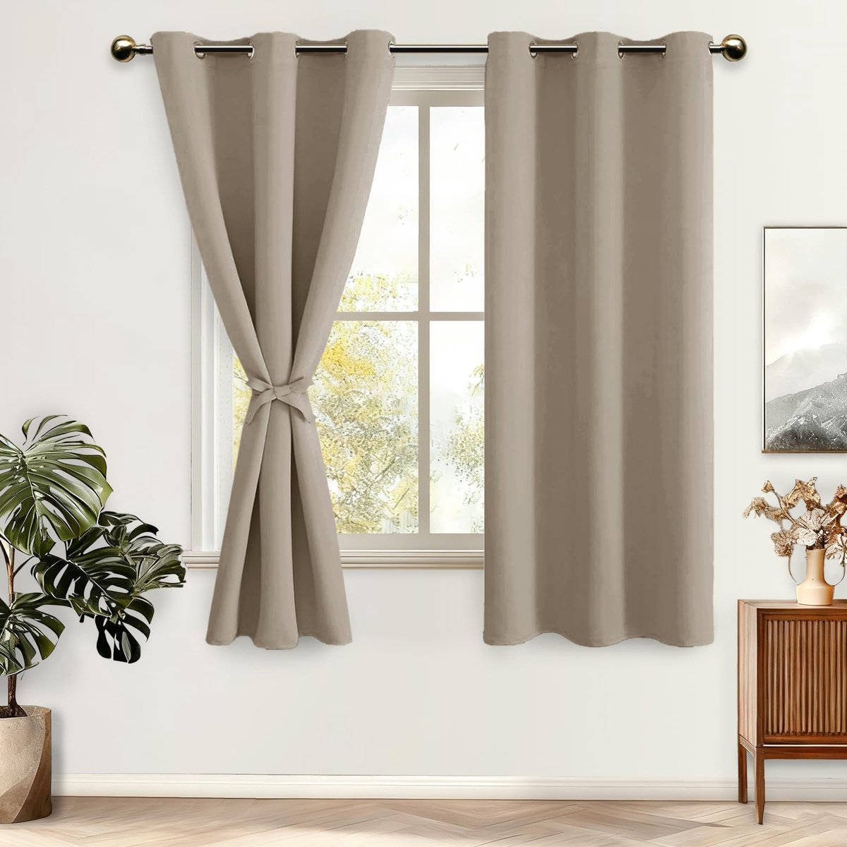 Set van 2 Verduisteringsgordijnen Oogjes met Gordijn Tiebacks, Gordijnen Kant en Klaar Effen Ondoorzichtig Geluiddempend Thermogordijn, 106x160 cm (B x H), Taupe