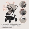 Beige kinderwagen met XXL-kap, zonnescherm en kijkvenster. 'Waterdichte, uitklapbare XXL-kap'.