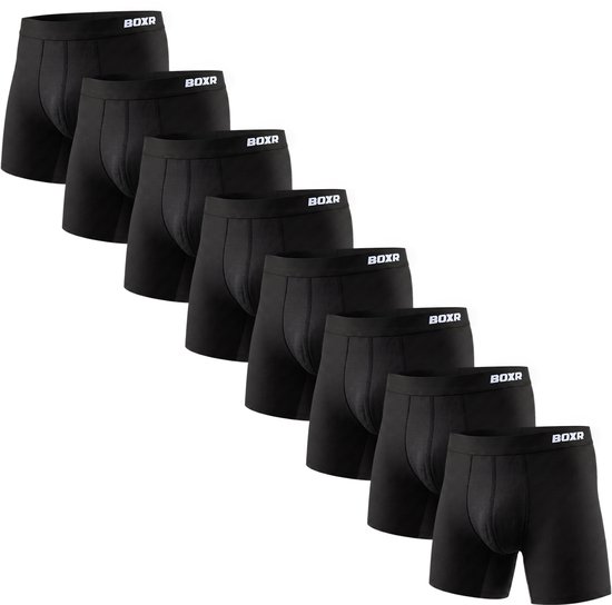 Een rij van acht zwarte BOXR boxershorts met een lange pijp. Elke boxershort heeft een zwarte elastische band met het witte BOXR-logo.