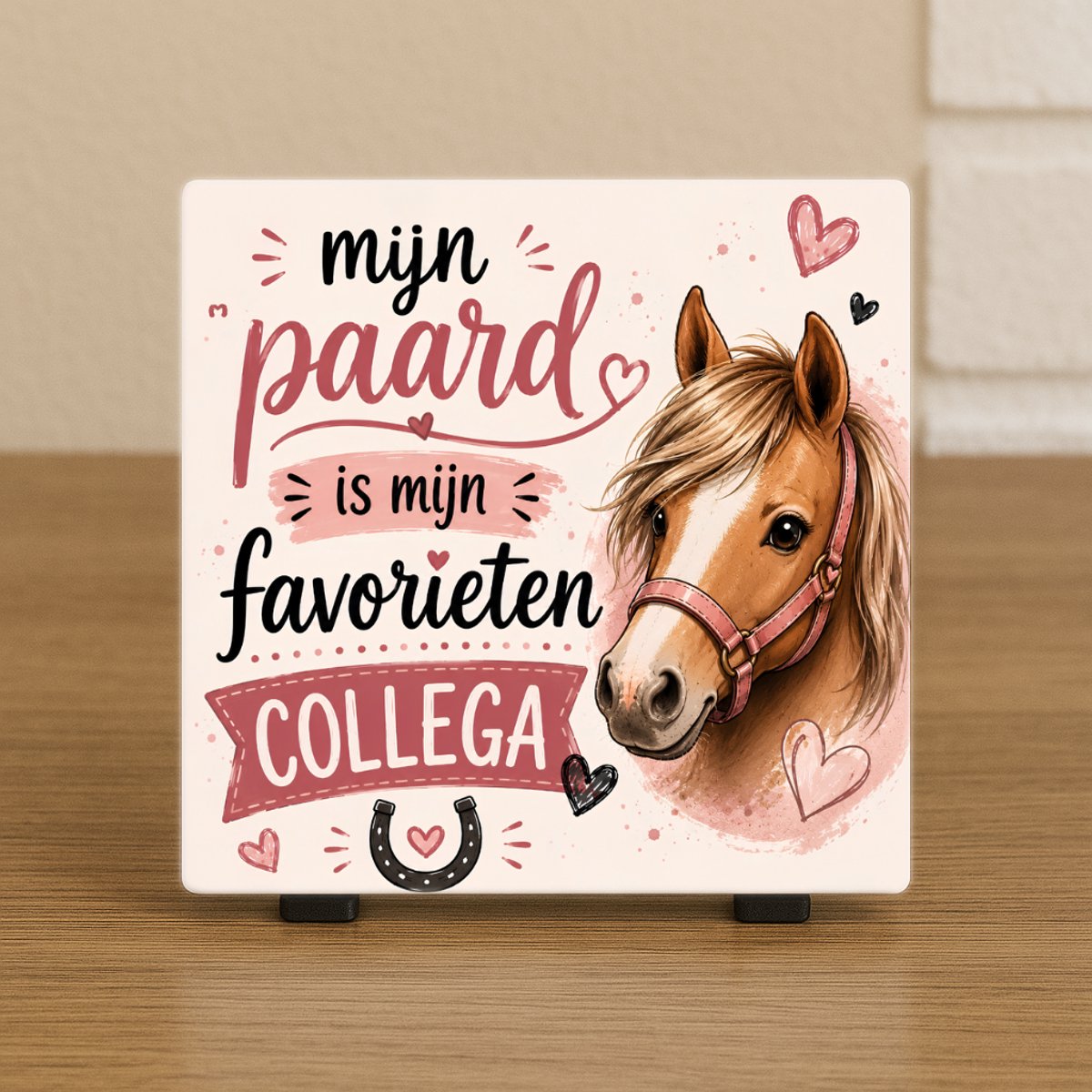CreaCraft Spreuktegel “Mijn paard is mijn favorieten collega” - Woondecoratie – Paardenliefhebber - Cadeau tegeltje – Trendy nu – Vriend(in), Collega, familie – Zomaar – Cadeau – Incl standaard – Wenstegeltje – Cadeau idee