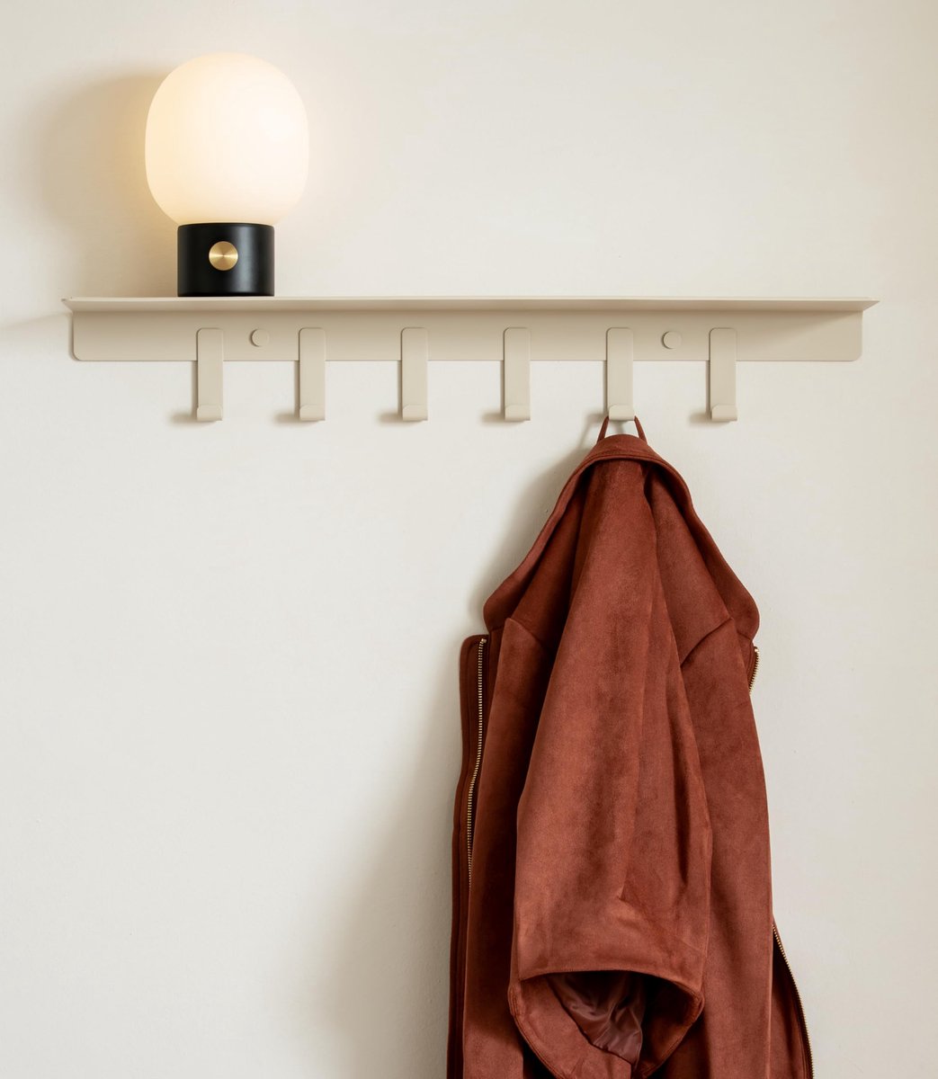 Famanu Wandkapstok met plank 'Holmsen', modern design, kapstokhaken en kledingrek van metaal, taupe zandkleur, ideaal voor de hal