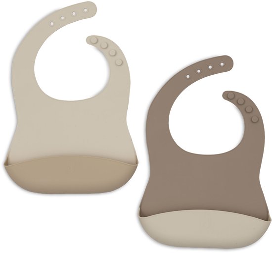 Twee siliconen slabbetjes in naturel tinten beige en bruin, met opvangbakje.