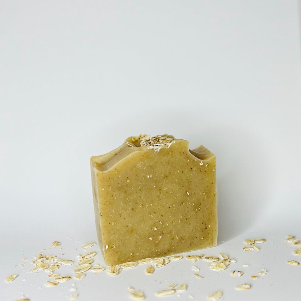 Sunny Soaps Helende Havermout – Havermout Zeep – Verzachtend & Kalmerend – Voor Gevoelige Huid – Vegan
