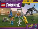 Set LEGO Fortnite avec Peely, un squelette, un lama bleu, un loup et un camp avec un feu de camp.