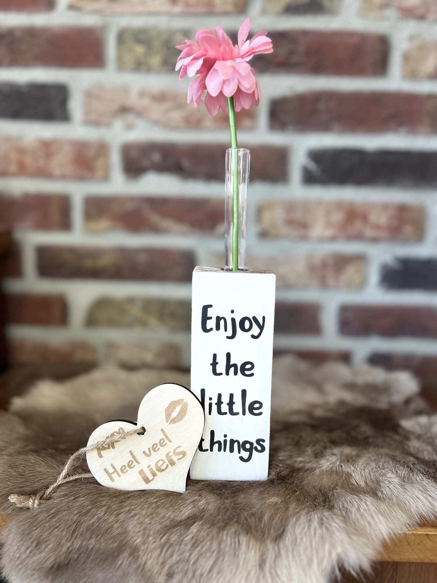 Creaties van hier – blok met reageerbuisje -15x6cm - naturel / wit - met houten hartje