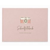 Roze kaft van een schoolfotoboek met een getekende camera en de tekst 'Schoolfotoboek'.