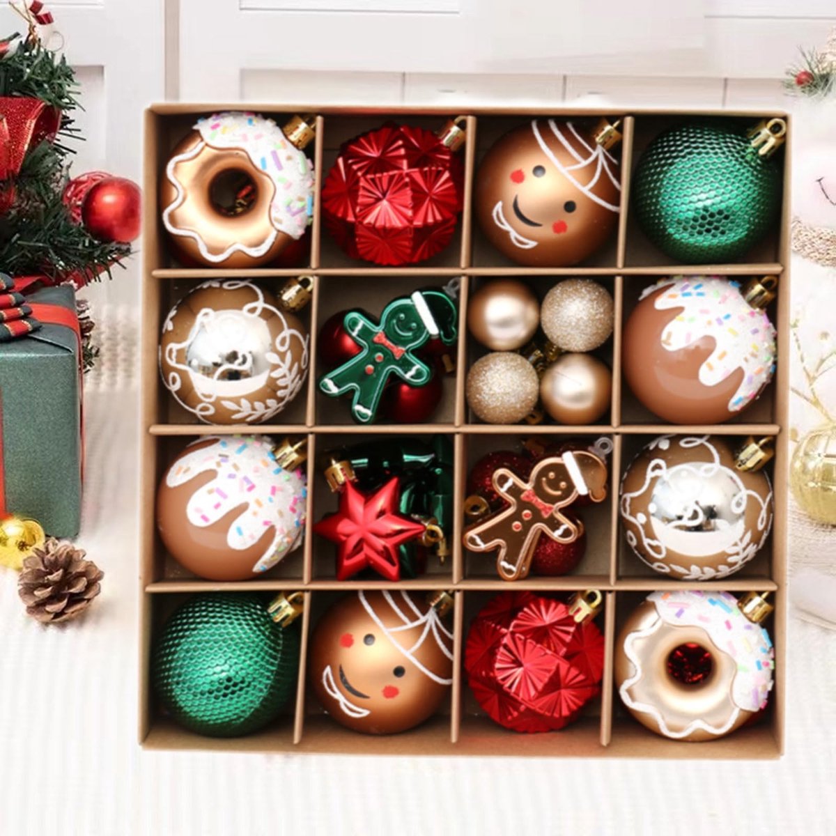 Set van 42 kerstballen - Kerstboomversiering - Onbreekbare kerstballen om op te hangen - Kerstdecoratie voor een familieverjaardagsfeestje (rood, groen, goud)