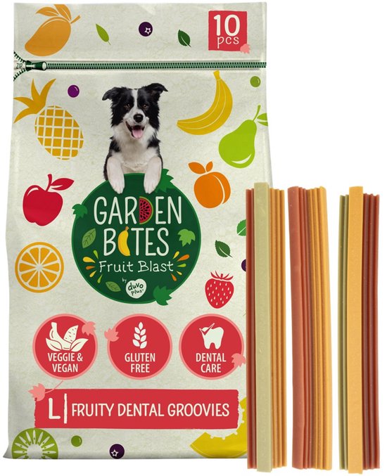 Een verpakking duvoplus Garden Bites met 10 stuks. De verpakking toont een hond, fruitmotieven en de tekst 'Fruit Blast' en 'Fruity Dental Groovies'.