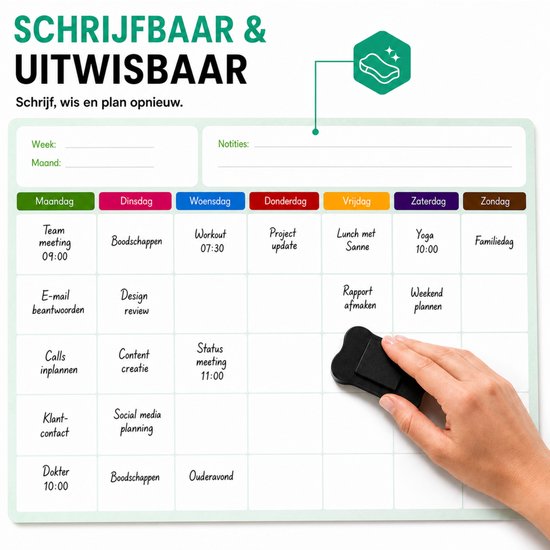 Magnetisch weekplanner whiteboard met de tekst 'SCHRIJFBAAR & UITWISBAAR'. Een hand wist een taak uit.