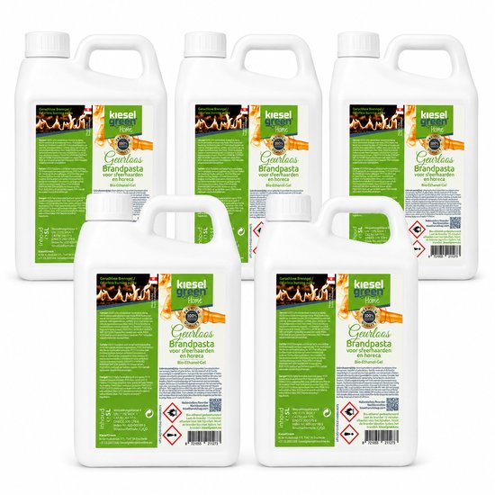 Vijf witte jerrycans Kieselgreen Brandpasta, geurloos en roetvrij. Met oranje en groene labels met "100% QUALITY" logo.