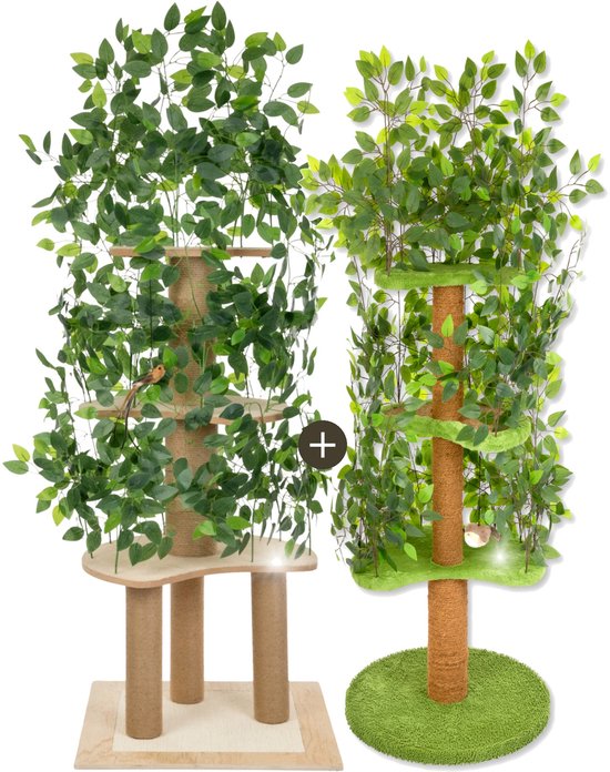 Twee kattenbomen met natuurlijke look, omringd door groene bladeren en voorzien van krabpalen.