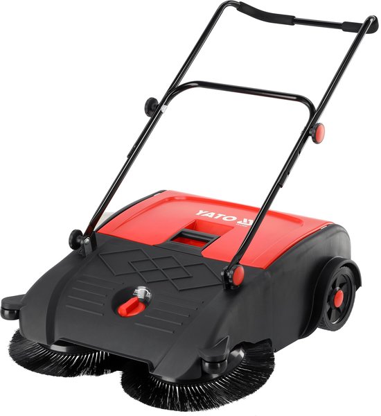 Licht schuine weergave van een rode en zwarte handveegmachine met twee grote borstels aan de voorkant en een verstelbare handgreep.