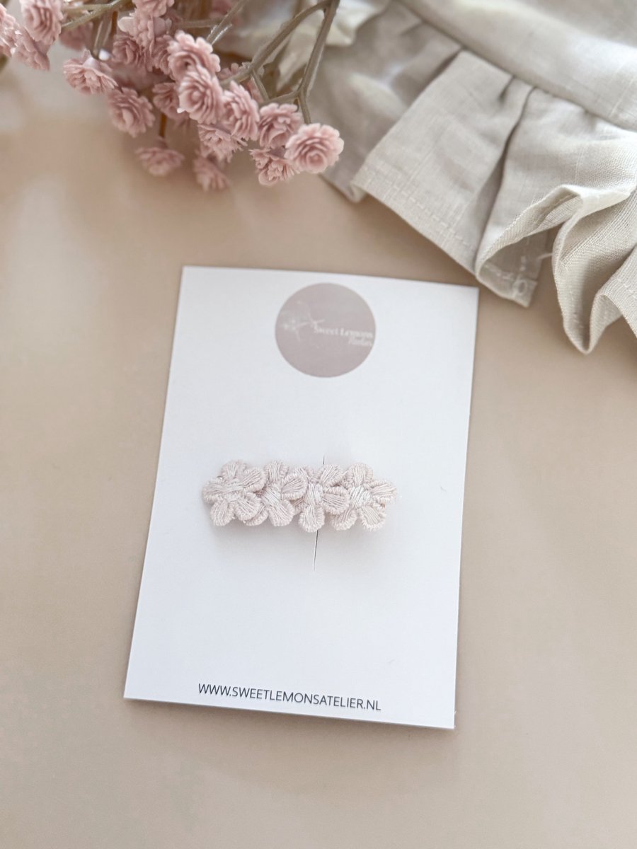 Haarspeldje Little Flowers - Beige - Alligator Haarspeldje - Haarspeldjes voor Meisjes & Kinderen - Haaraccessoires voor Peuters & Kleuters - Verjaardagscadeau