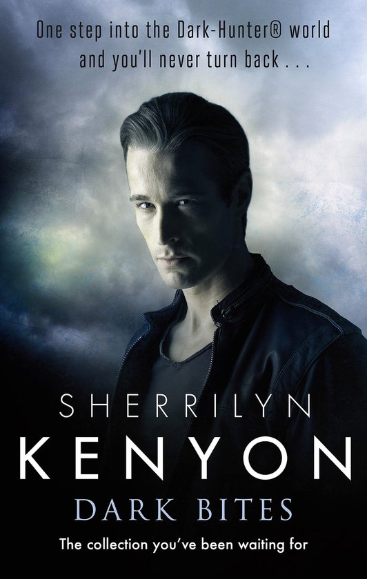 Een man met donker haar in een zwart leren jack kijkt recht vooruit. Tekst: Sherrilyn Kenyon Dark Bites.