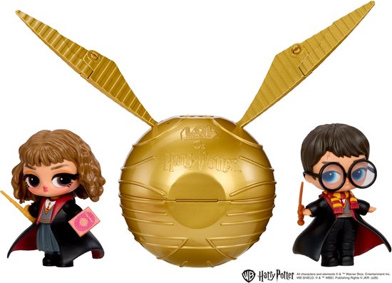 Hermelien en Harry poppen naast een grote gouden Snaai-opbergbal op witte achtergrond.