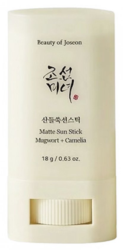 Wit matte zonnebrandstick met tekst: Beauty of Joseon, Matte Sun Stick, Mugwort + Camelia, 18 g / 0.63 oz.