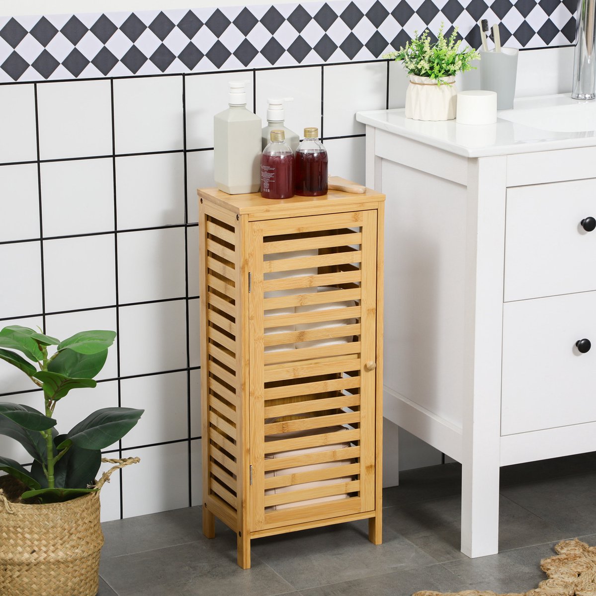 OKWISH Badkamerkast - Smalle Bijzetkast Met Lamellendeur - 2 Vakken Voor Badkameropslag - Bamboe Natuur - 30 x 19,9 x 70 cm