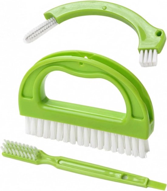 Drie groene schoonmaakborstels met witte borstelharen, inclusief een gebogen borstel en een borstel met handvat.