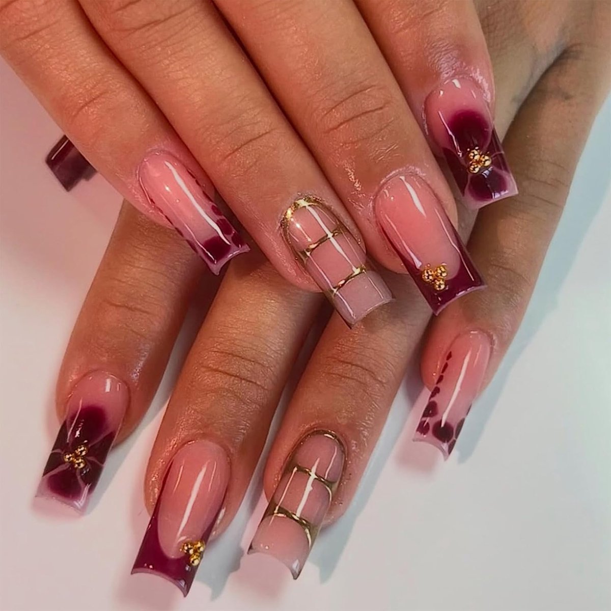 Press on Nails 24 Stuk - Nude Roze Bourgondië Ombre French Goud - ABS-hars met Parels - Snelle manicure - ShopVlot